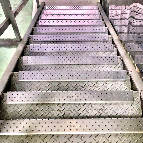 工場内の階段